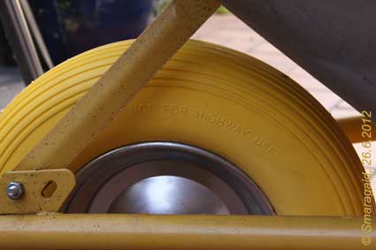 2012-06-26-Yellow-Wheelbarrow_9540